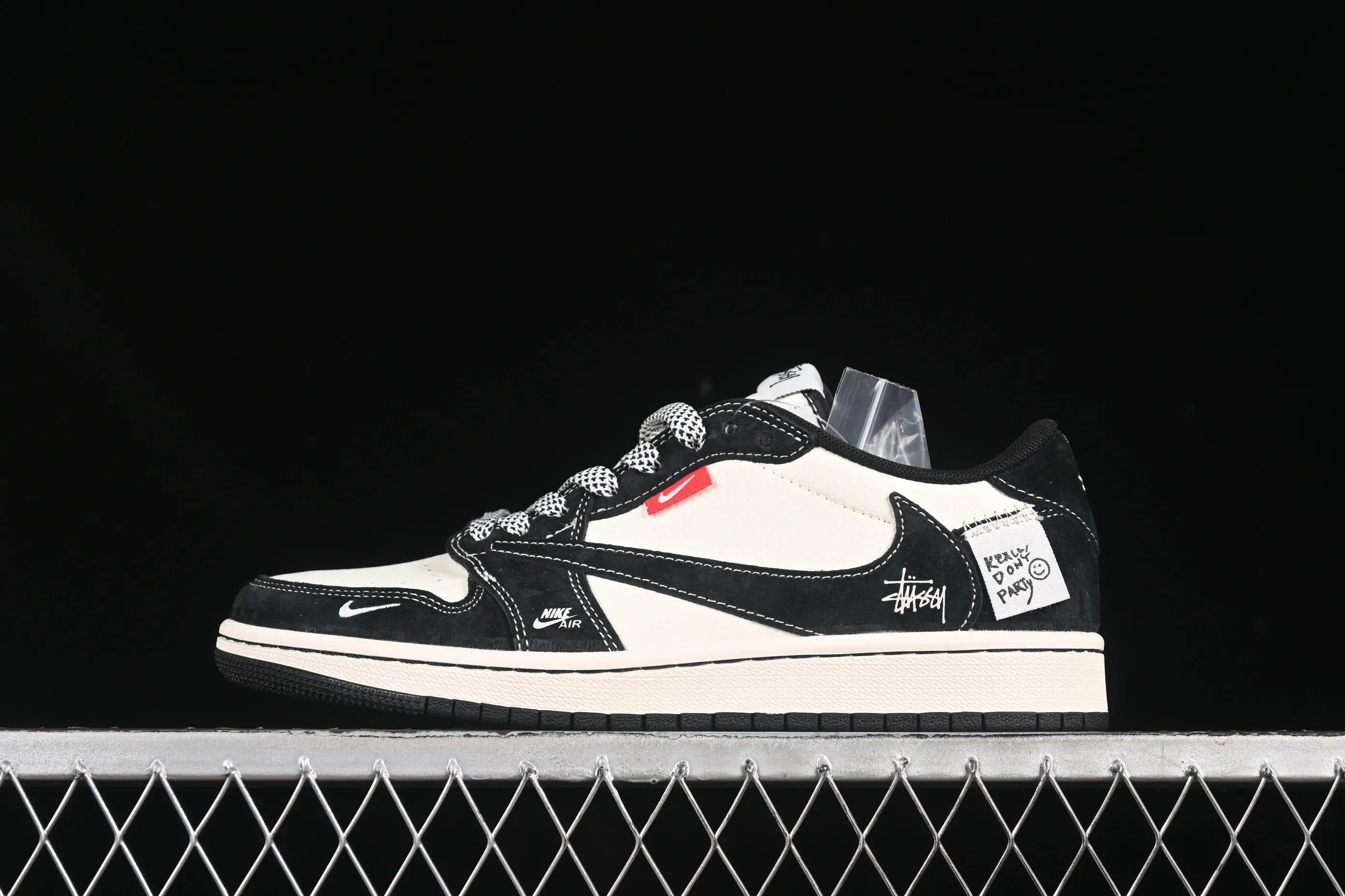 All categories Air Jordan Jordan series basketball shoes Air Jordan 1 Low high-end customized low-top sneakers Travis Scott x Fragment Design x Air Jordan 1 Low OG SP AJ1 Joe 1 Stussy co-branded black and white fabric low-top cultural casual sneakers YX5066-299